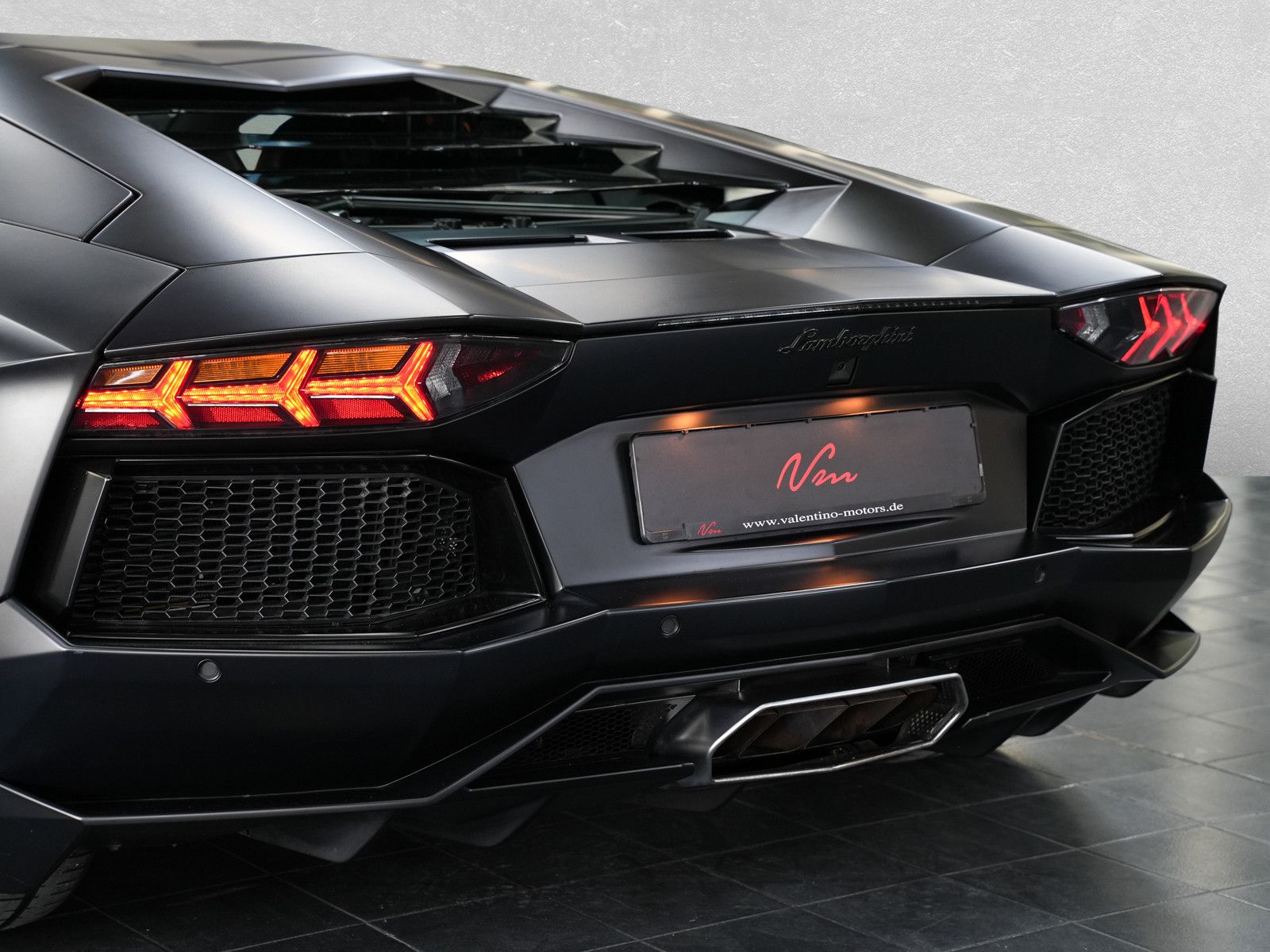 Fahrzeugabbildung Lamborghini Aventador LP700-4 - Nero Nemesis | Sport-AGA