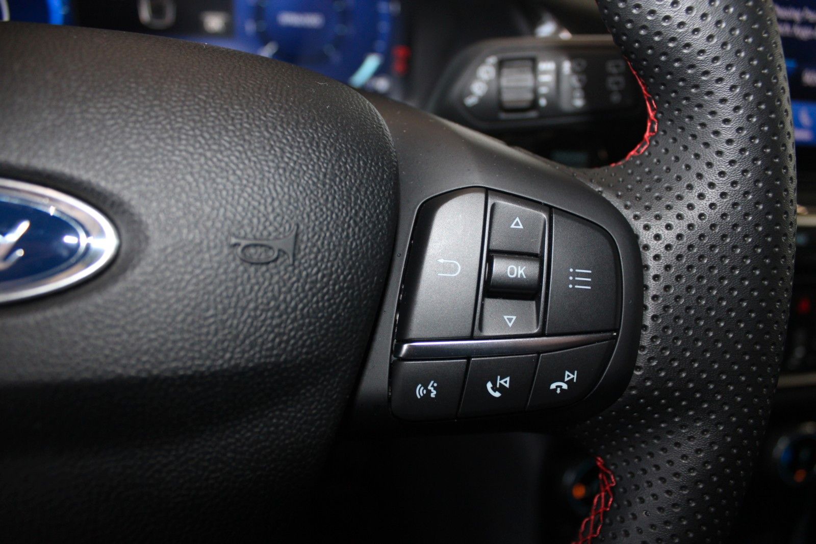 Fahrzeugabbildung Ford Puma MHEV ST-Line LED NAVI WinterPaket DAB