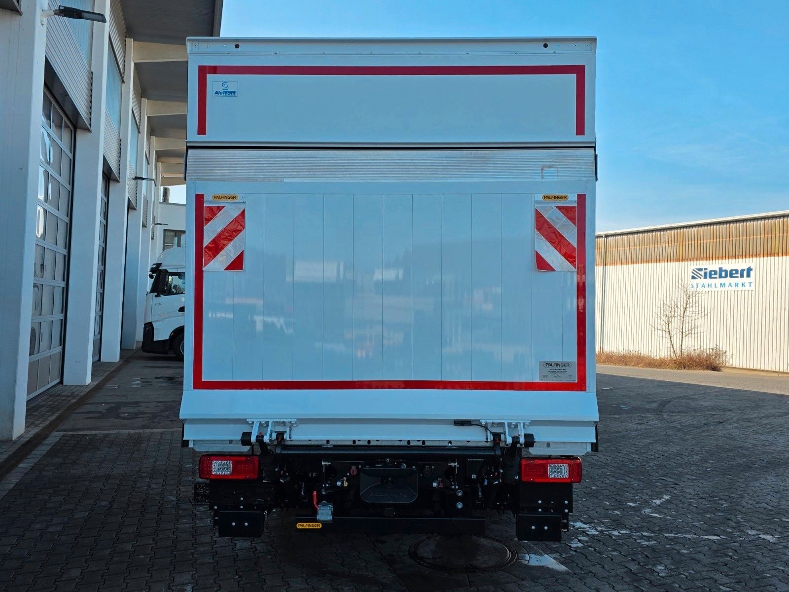 Fahrzeugabbildung Iveco Eurocargo ML80E21 Koffer LBW