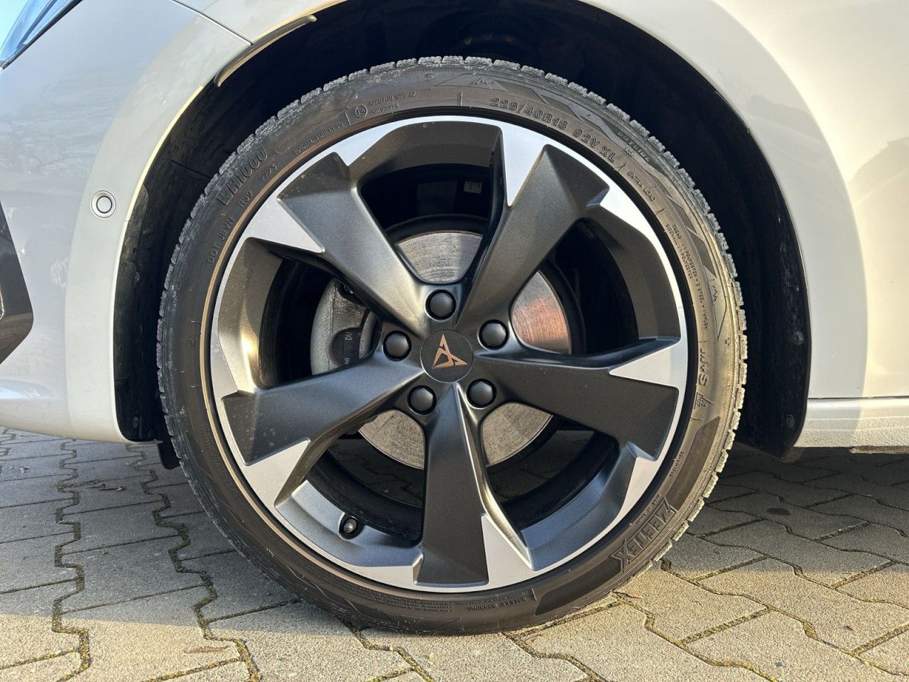 Fahrzeugabbildung CUPRA Leon 1.5 eTSI 150 PS DSG