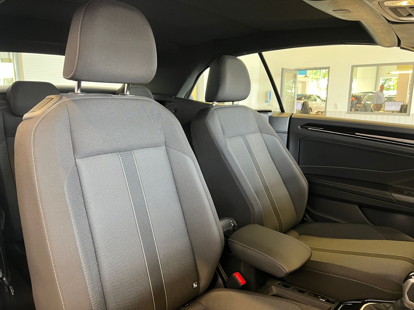 Fahrzeugabbildung Volkswagen T-Roc Cabriolet 1.5 TSI DSG *AHK, LED, Black Sty