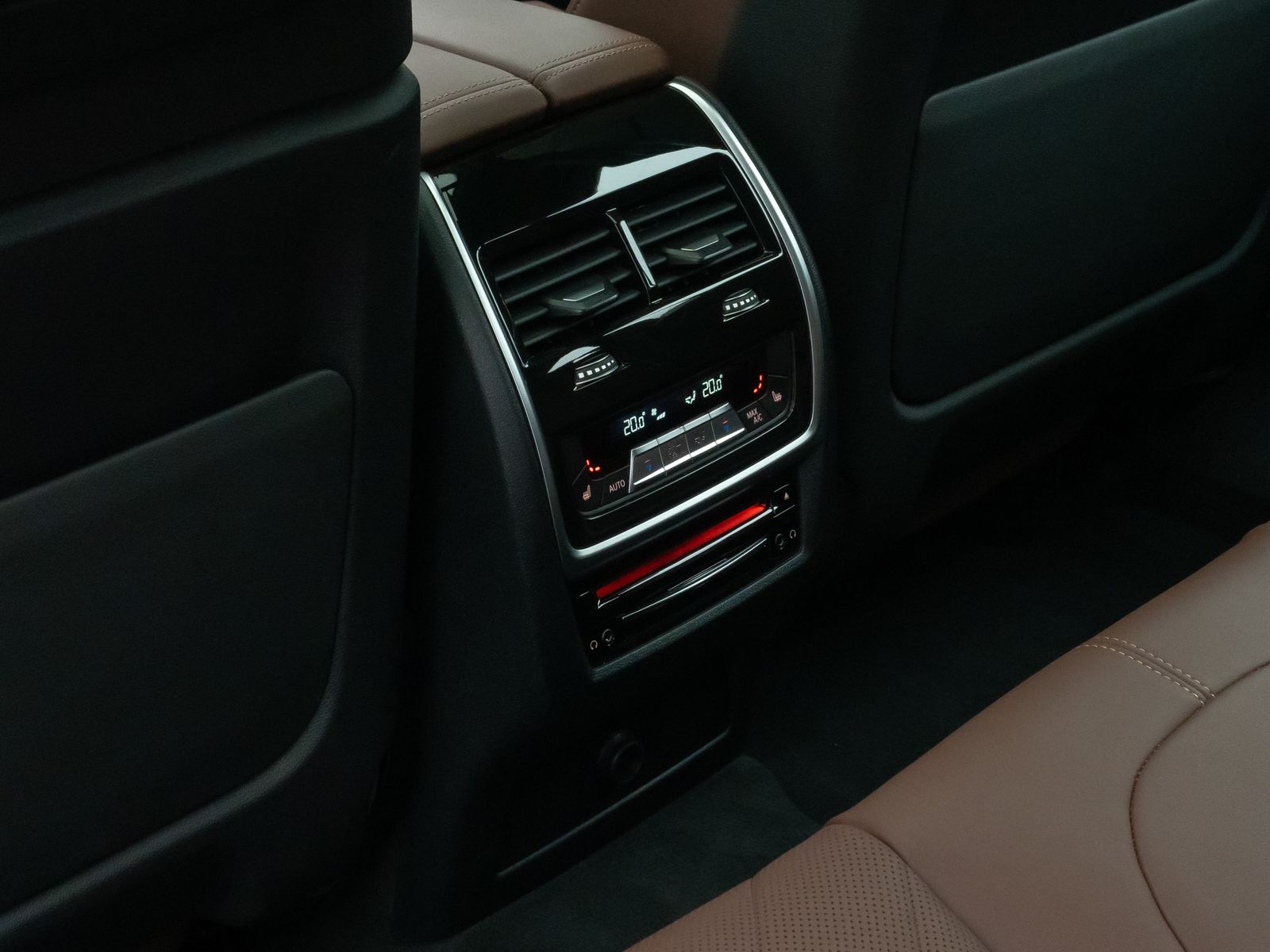 Fahrzeugabbildung BMW X6 M50i Pano 360°Laser Fond-Ent. HUD DAB H/K 22"