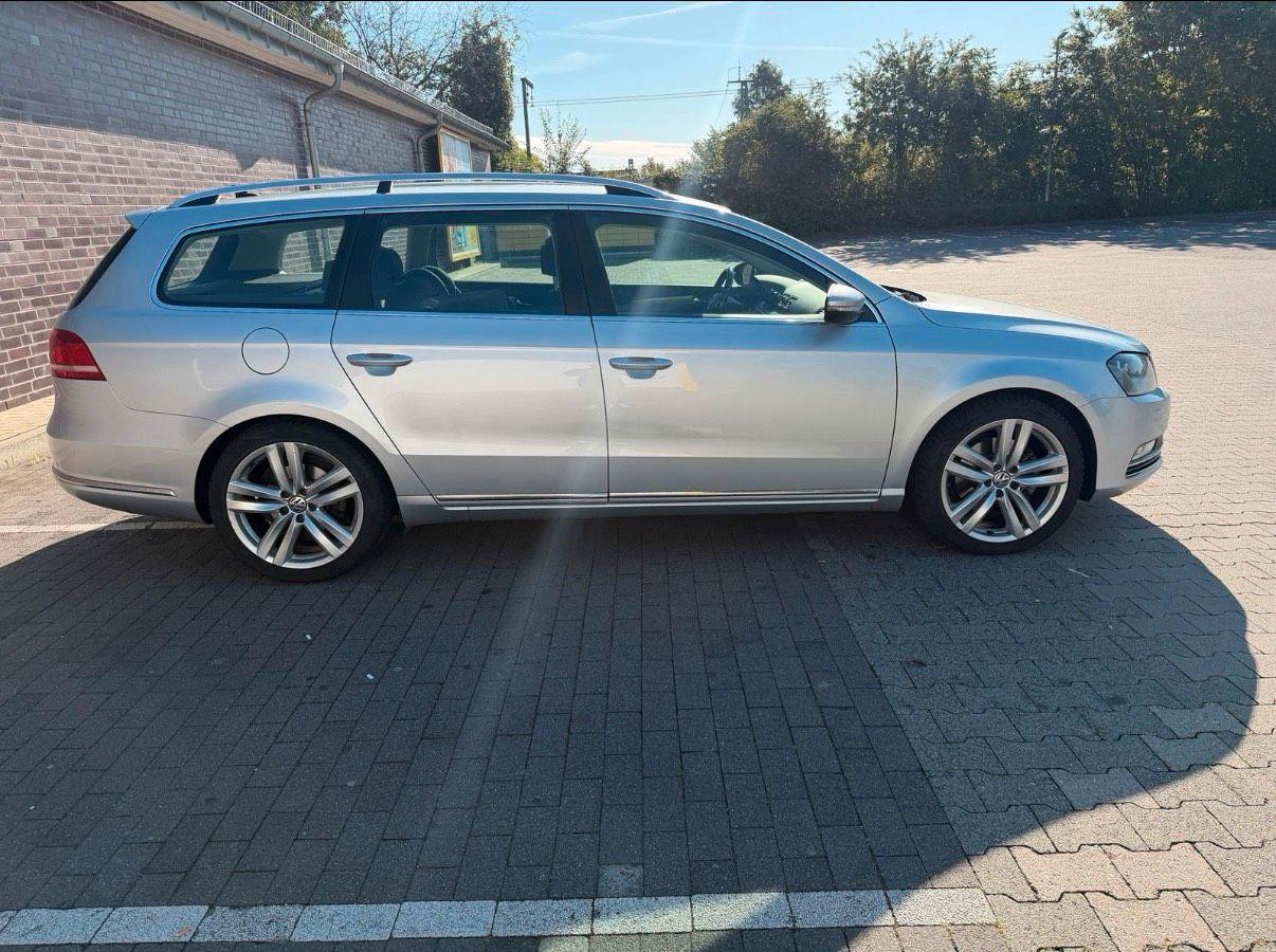 Volkswagen Passat 2013 — interior