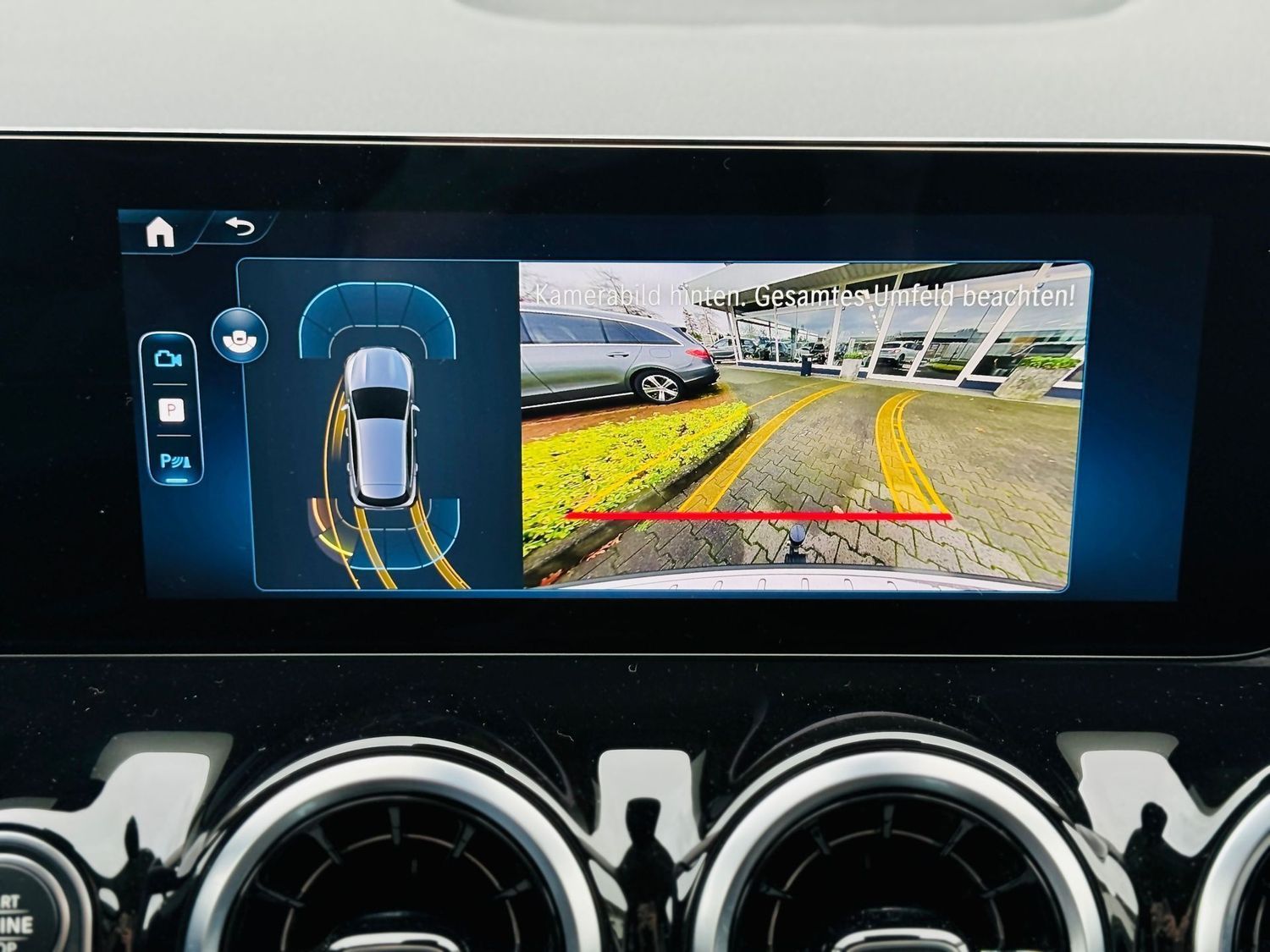 Fahrzeugabbildung Mercedes-Benz GLA 200 NIGHT & PROGRESSIVE, Winter, AHK, RFK, L