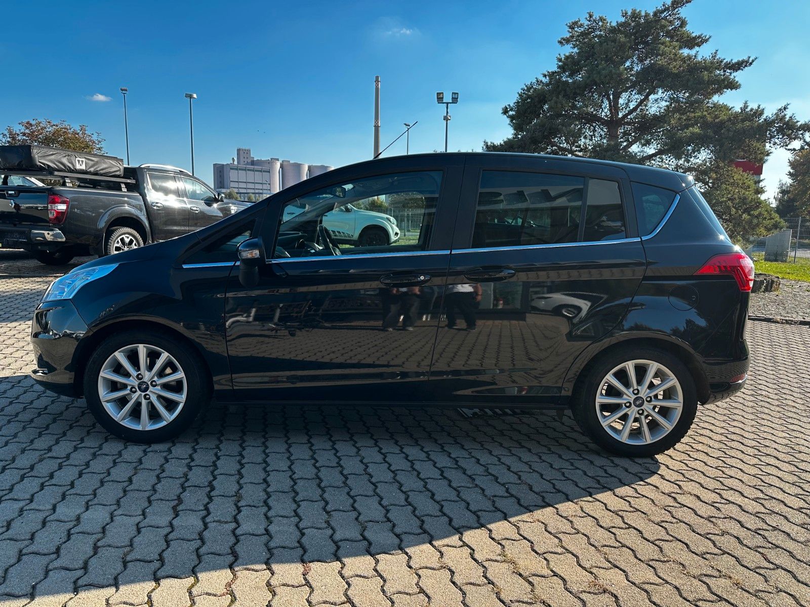 Fahrzeugabbildung Ford B-Max KD Neu Top Zustand Allw.Reifen TÜV Neu