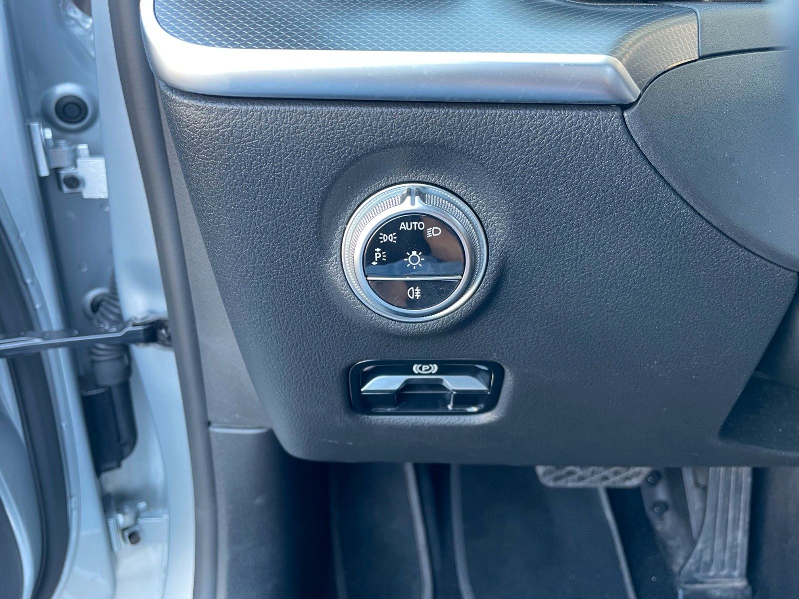 Fahrzeugabbildung Mercedes-Benz C 220 d AVANTGARDE R-Kamera+Carplay+TotW+Ambient