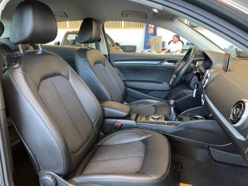 Audi A3 ambiente *BI-XENON*NAVI*TEMPOMAT*SZHZ*KLIMA*