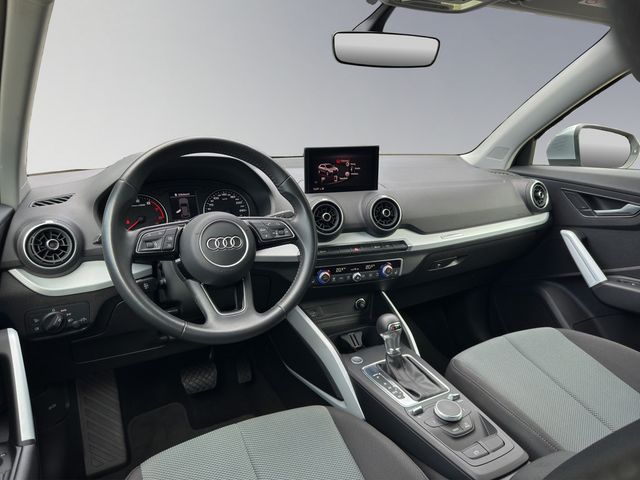 Q2 35 1.5 TFSI design S-tronic PDC SHZ NAVI LED