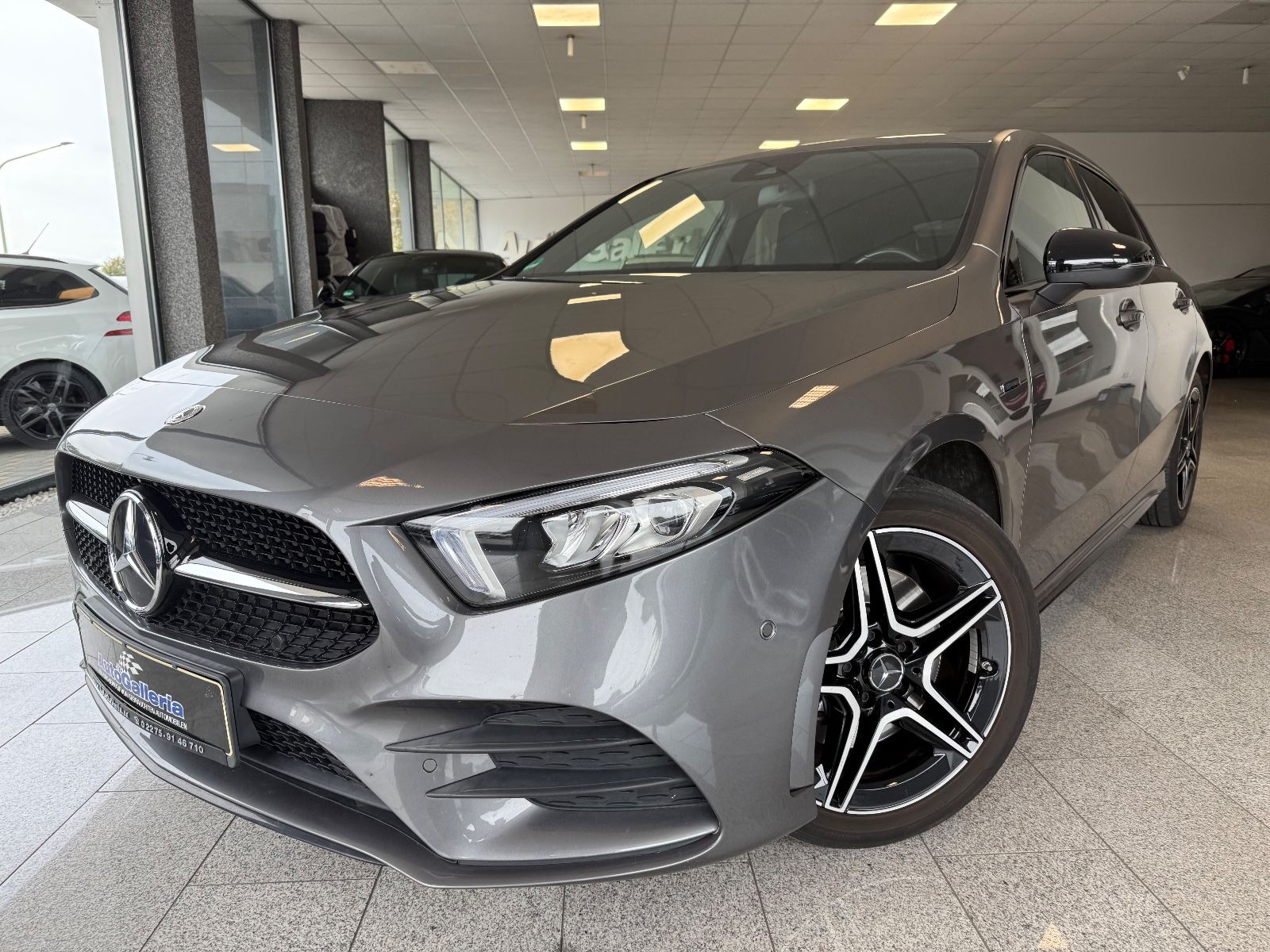 MERCEDES-BENZ A 250 e AMG Line Night Paket Tempomat SHZ Klima