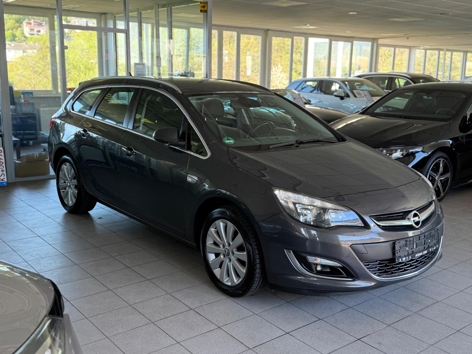 Opel Astra J Sports Tourer 1.6 Exklusiv Navi PDC SHZ