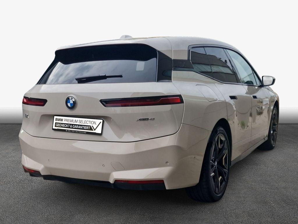 BMW iX xDrive45 AHK LED H&K NAV imagem 2