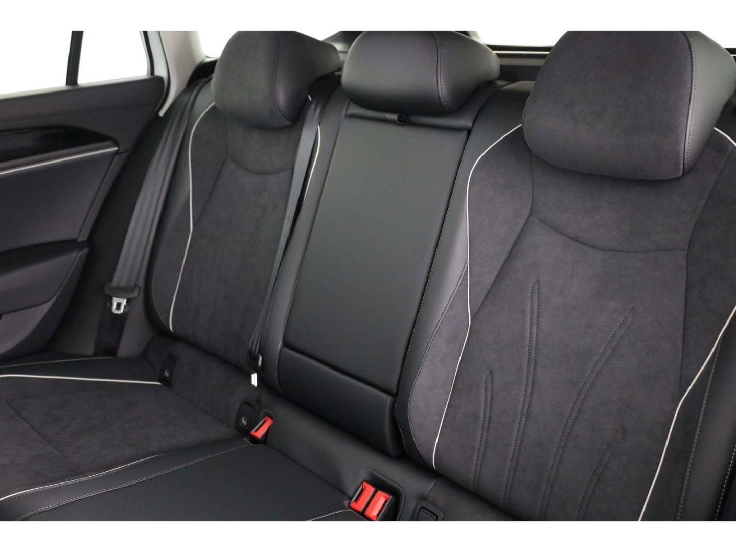 Volkswagen Passat - Bild 12