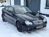Mercedes-Benz C 200 CDI AUTOMATIK / NAVI / PANORAMA - Mercedes-Benz C 200 mit Diesel-Antrieb: Coupe