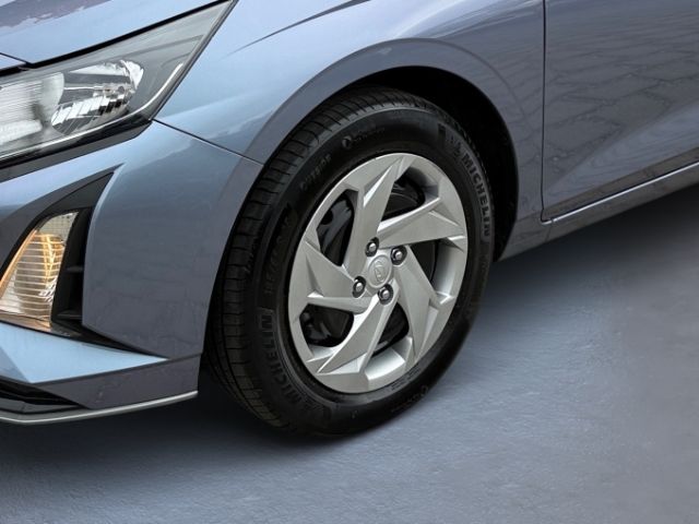 Fahrzeugabbildung Hyundai i20 Essential 1.0 T-GDI +CARPLAY+TEMPOMAT+SHZ+RF