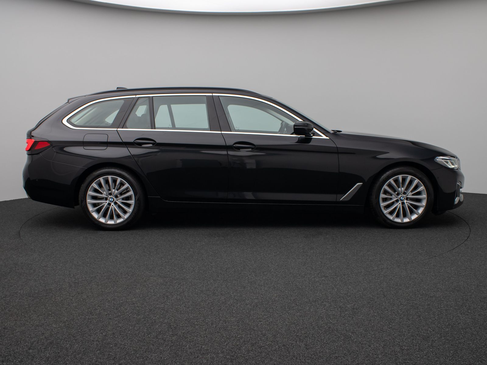 Fahrzeugabbildung BMW 530d LuxuryLine Kamera Laser HUD DAB ACC Komfort