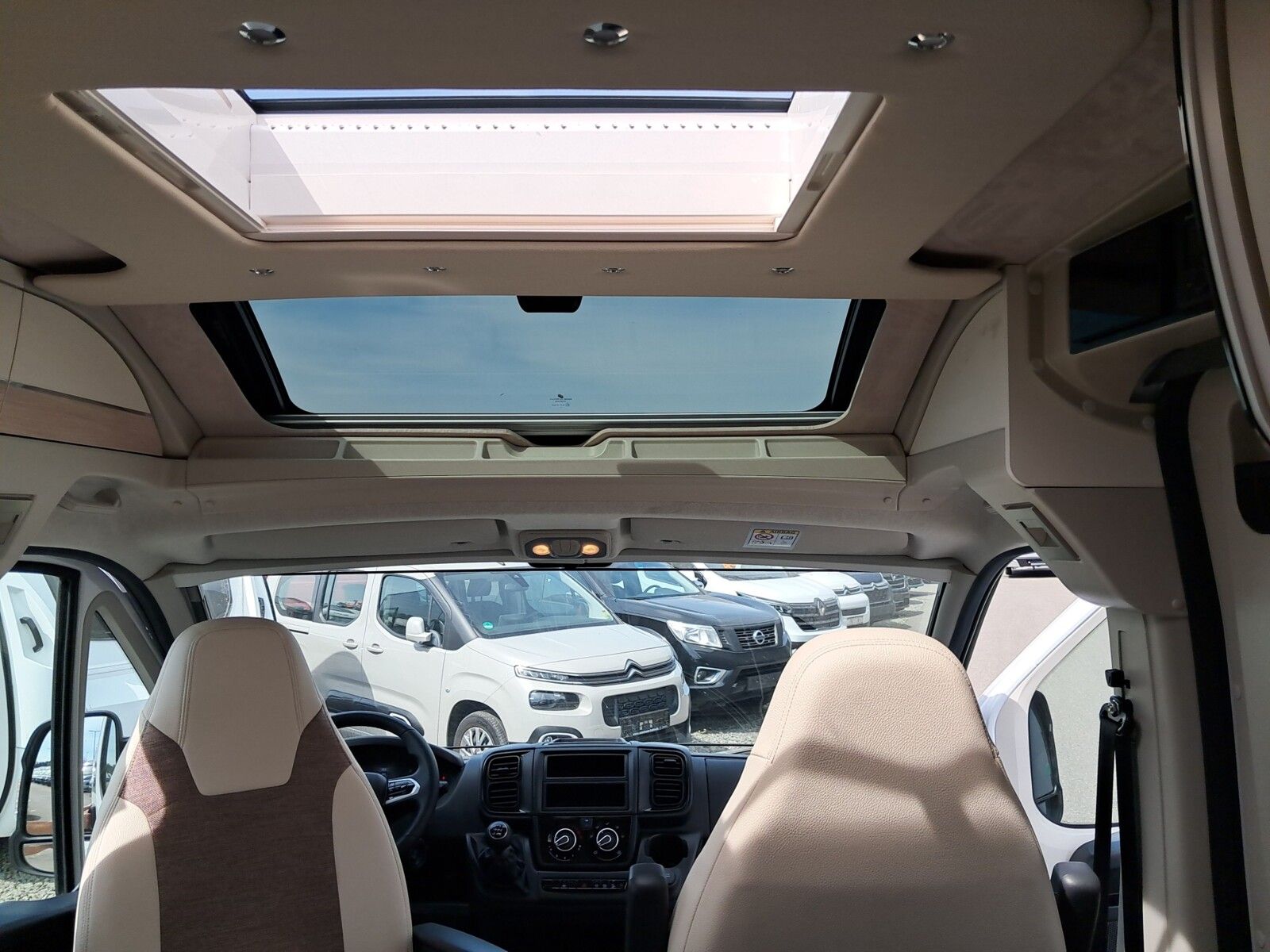 Fahrzeugabbildung Eura Mobil Van V 595 HB RFK, Radio DAB, Klimaauto, Solar,