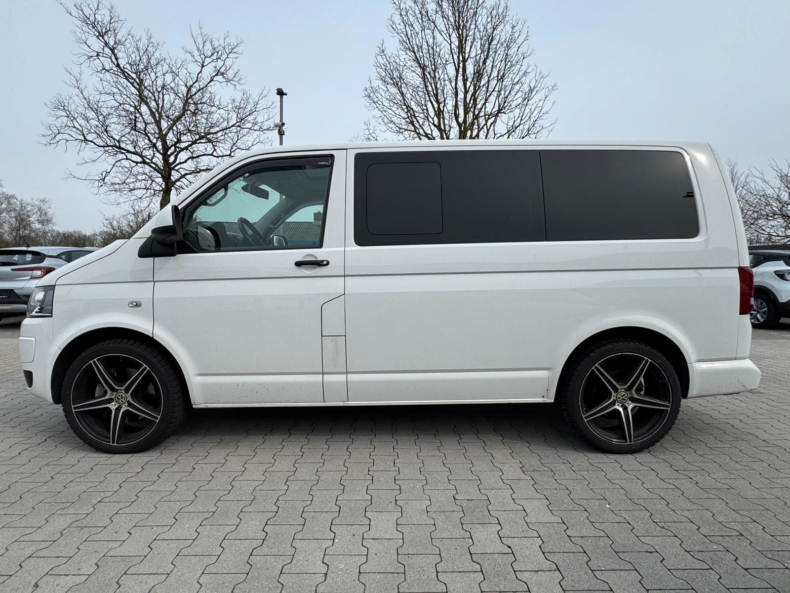 Volkswagen T5 Multivan Edition 25 2.0 TDI 179 ch BVA / 7 places / Alcantara / Toit panoramique / Chauffage auxiliaire