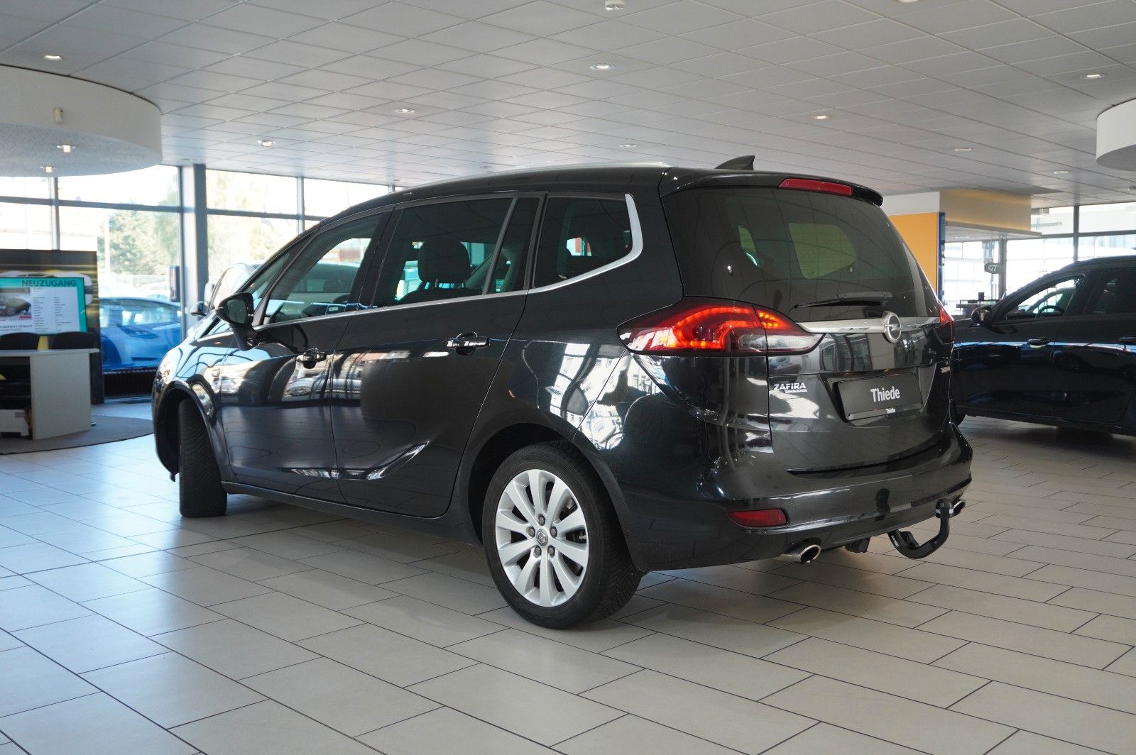 Fahrzeugabbildung Opel Zafira C Tourer 1.6 INNOVATION NAVI/BI-XENON/AHK