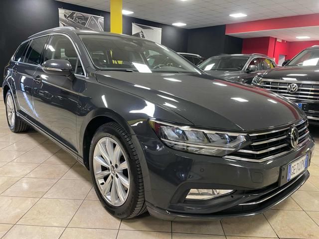 Volkswagen Passat - 1