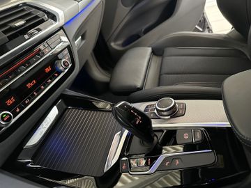 Fahrzeugabbildung BMW X3 xD20d M Sport Kamera STDHZ Panorama DisplKey