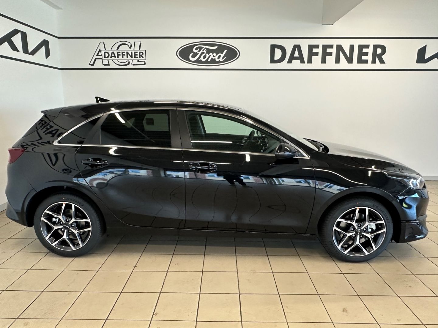 Fahrzeugabbildung Kia Ceed Ultimate Edition  1.5 T-GDI
