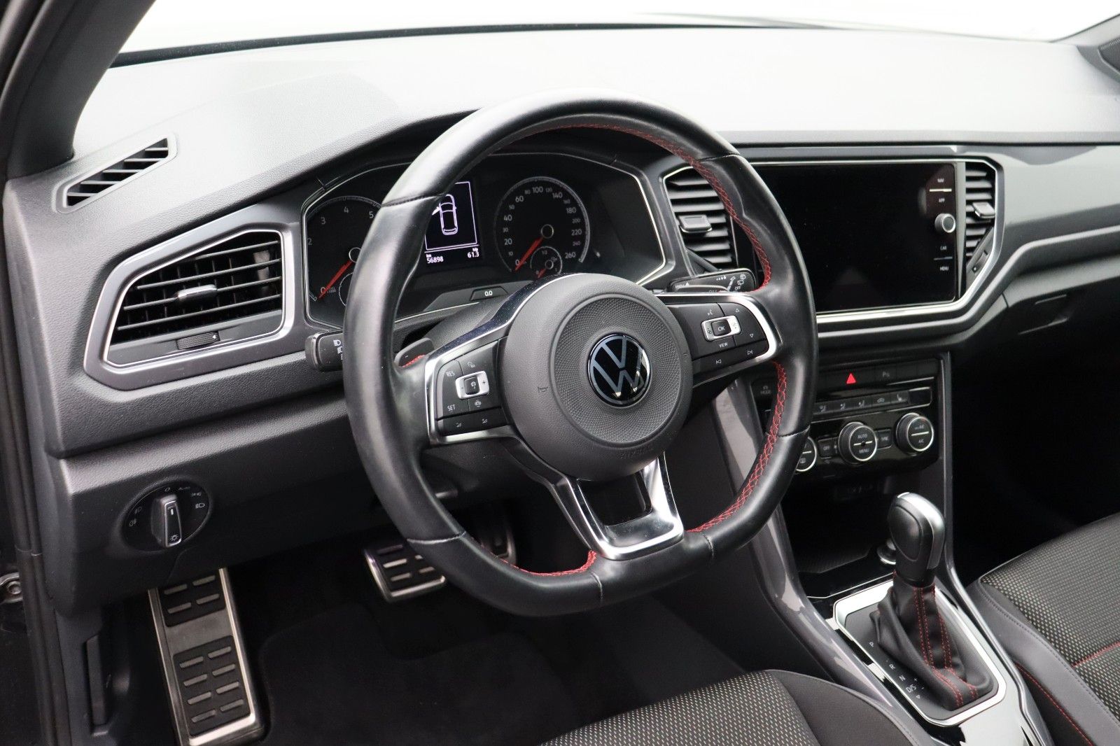 Fahrzeugabbildung Volkswagen T-Roc 1.5 Sport DSG ACC LED