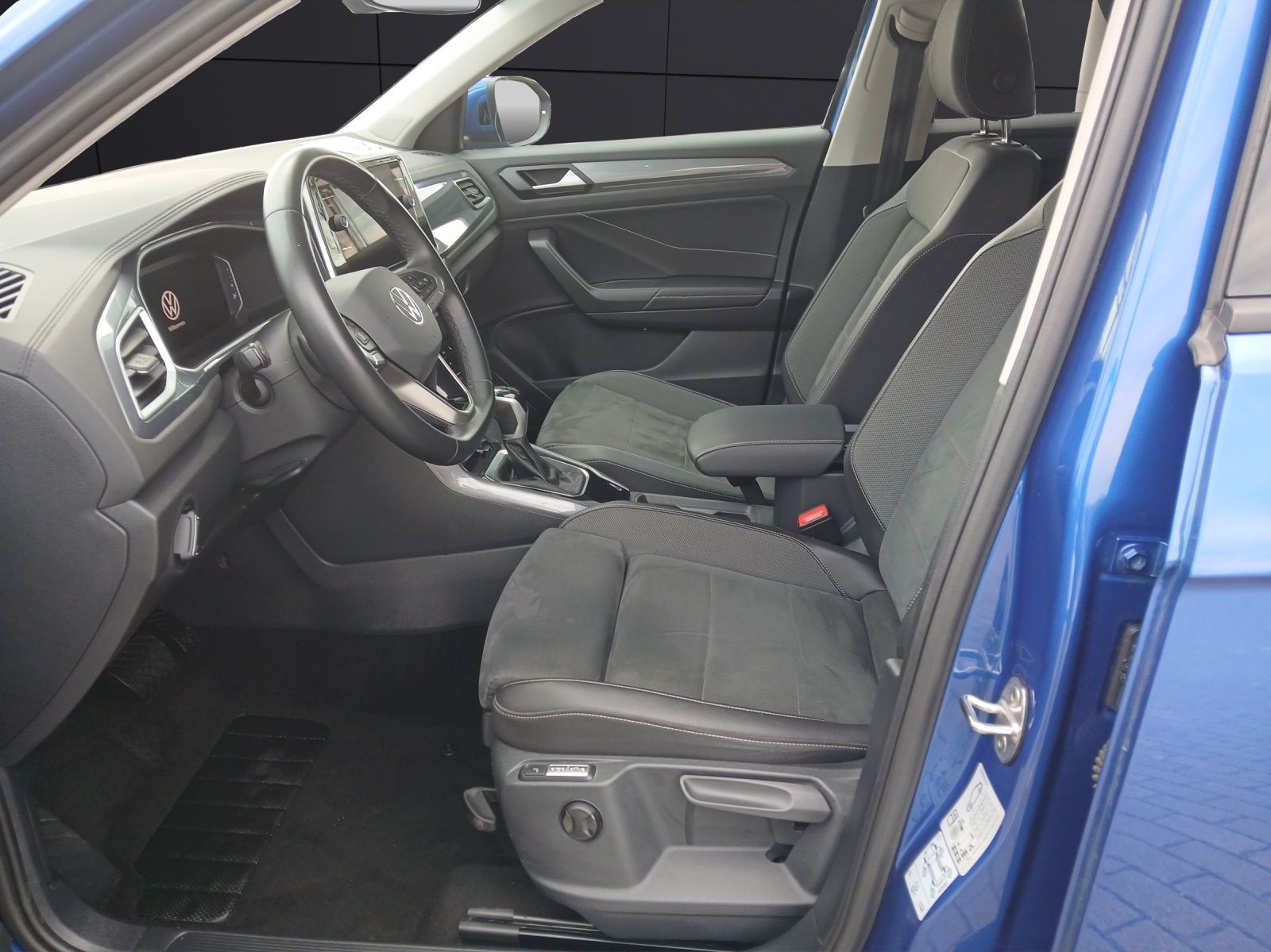 Fahrzeugabbildung Volkswagen T-Roc TSI Style Matrix AHK Kamera ACC Keyless Na