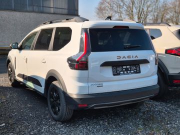 Dacia Jogger Extreme Hybrid 155 Winter, Navi, Driving