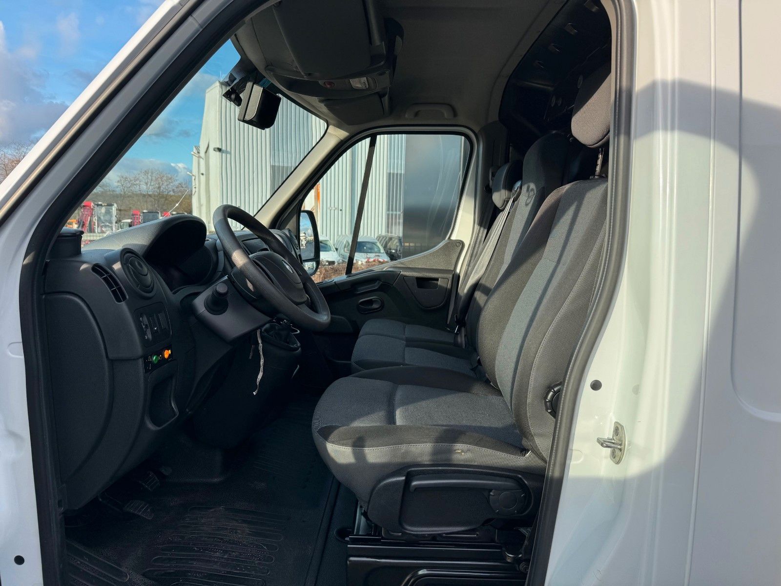 Fahrzeugabbildung Renault Master 2.3 dCi / VERSALIFT ETL-26, 11,3m