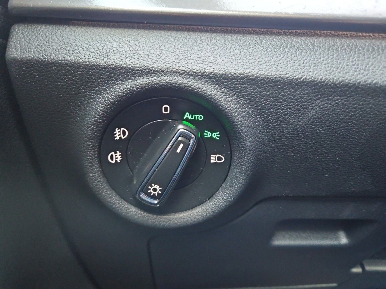 Fahrzeugabbildung SKODA Kamiq Clever DSG LED Navi Totwinkelassist.