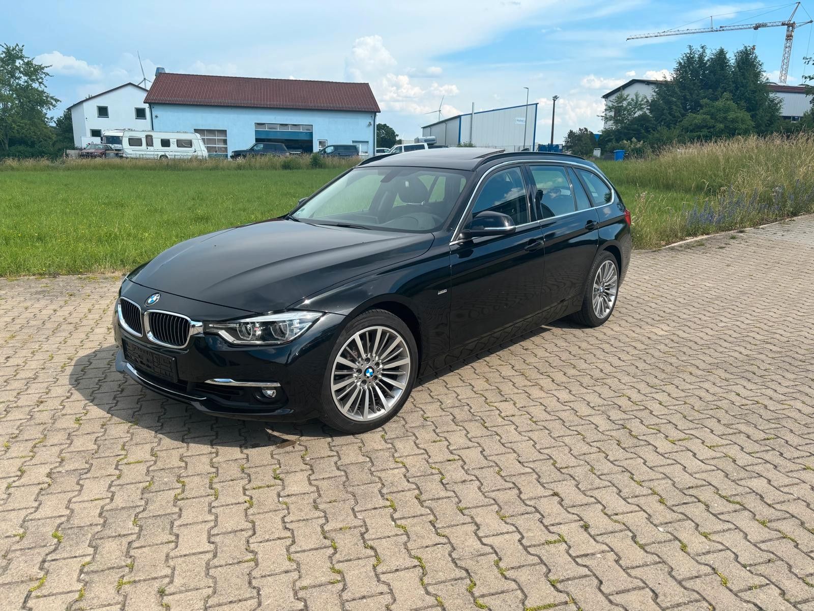 BMW Touring 320 i-Aut-Panorama-Leder-Led-Stzh-AHK