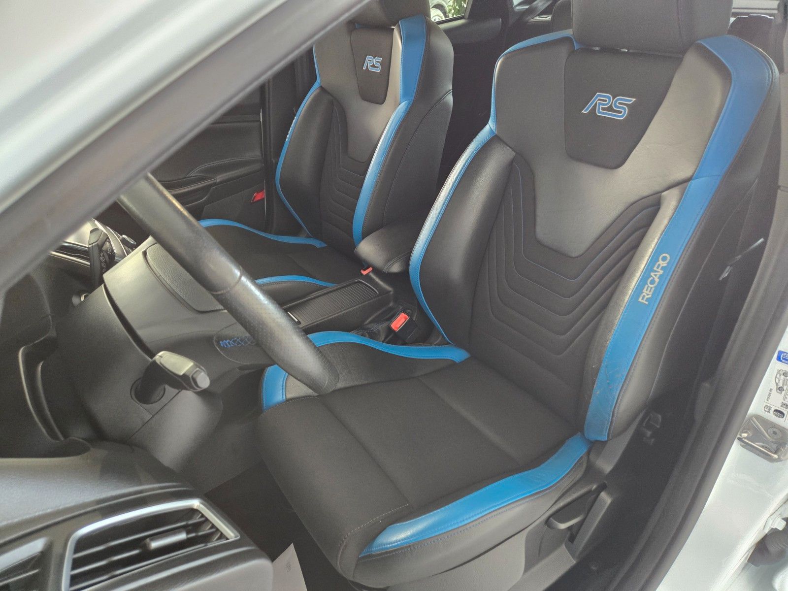 Fahrzeugabbildung Ford Focus Lim. RS*Recaro Sitze