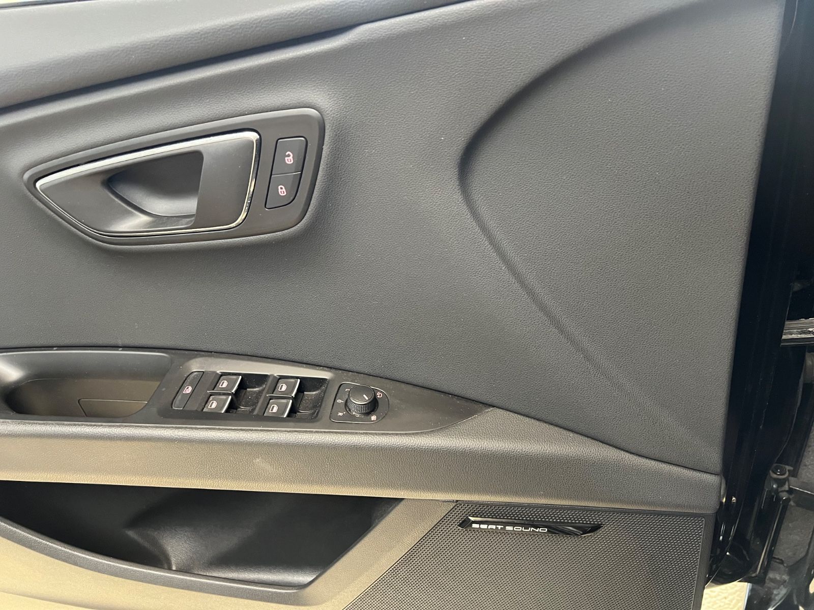 Fahrzeugabbildung SEAT Leon FR 2.0 TDI DSG *LED*NAVI* 1.HAND*