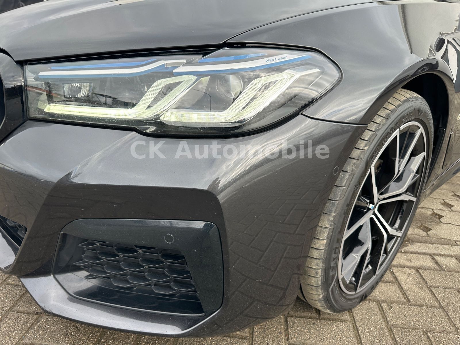 Fahrzeugabbildung BMW 520dxDrive Touring M-Sport/Laser/Head-Up/ACC/AHK