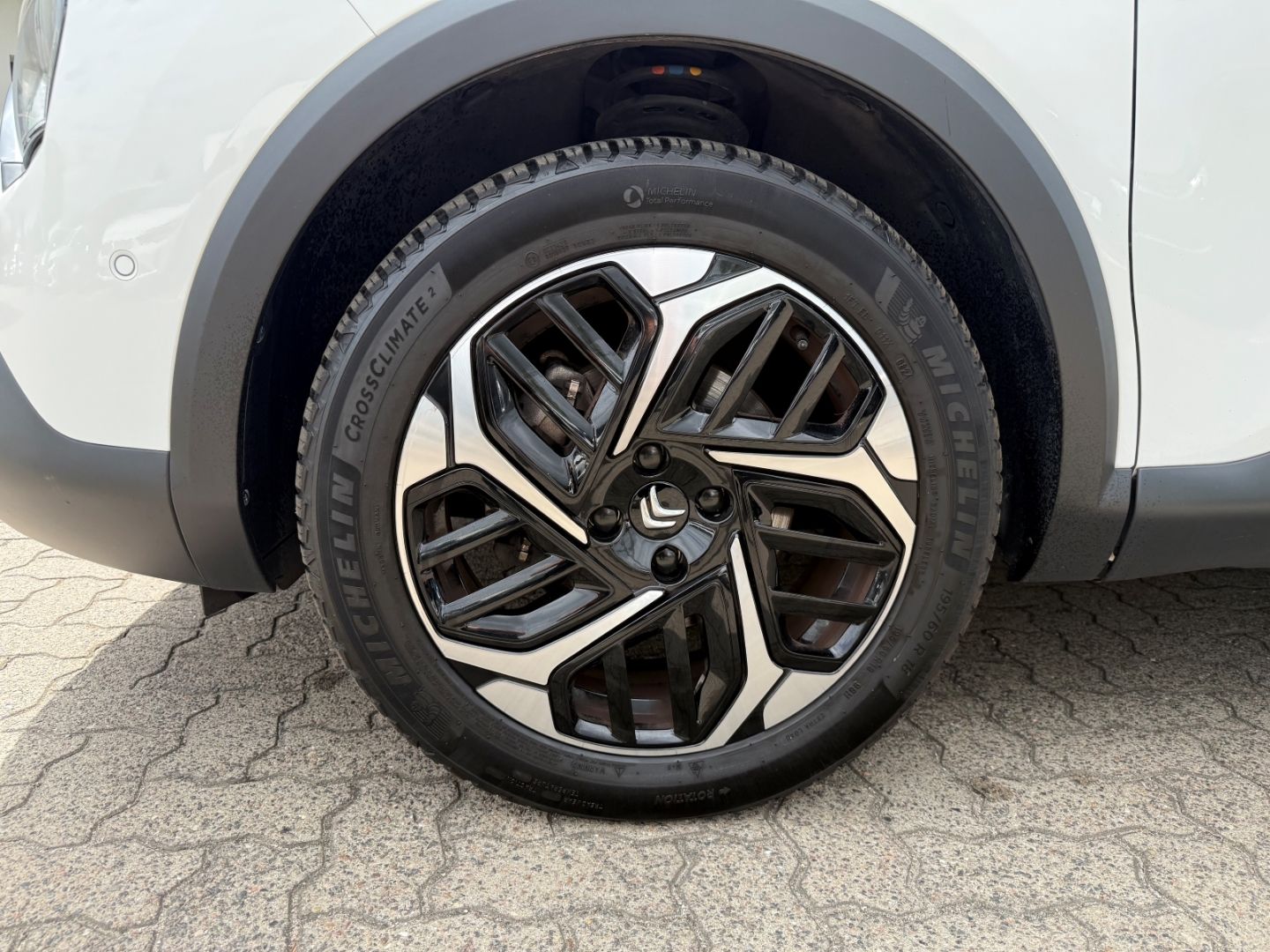 Fahrzeugabbildung Citroën C4 Shine SHZ+LHZ+Kamera+Allwetter