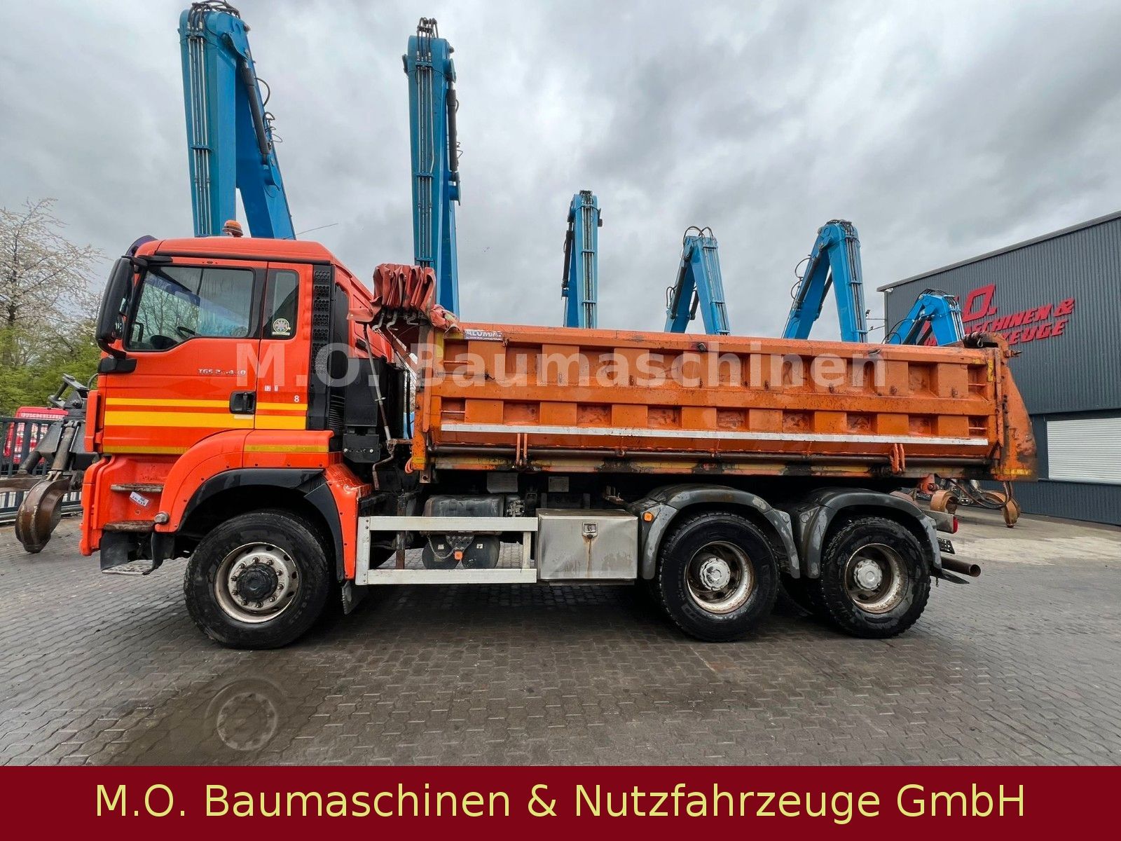 Fahrzeugabbildung MAN TGS 26.440 / 6x6 /3-Seitenkipper / Plane / AC /