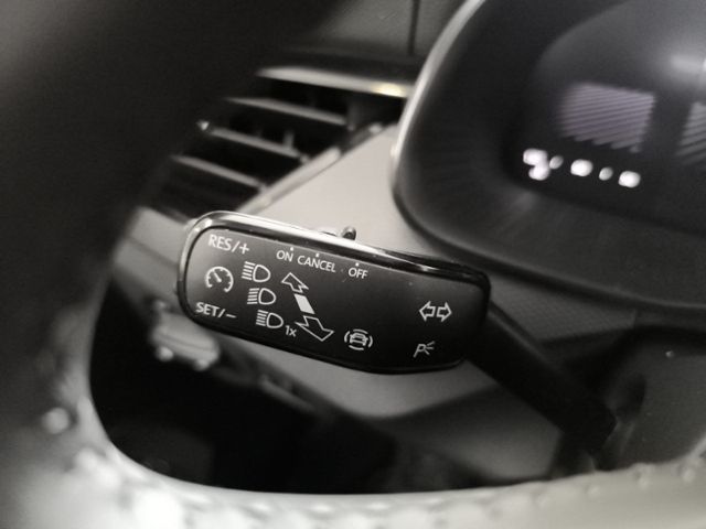 Fahrzeugabbildung SKODA Kamiq 1.0 TSI Essence LED GRA SITZHZG SPURASSIST