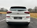 Hyundai Tucson 1.6 2WD Navi Kamera PDC Klimaauto. - Hyundai TUCSON Gebrauchtwagen in Mülheim (Ruhr)