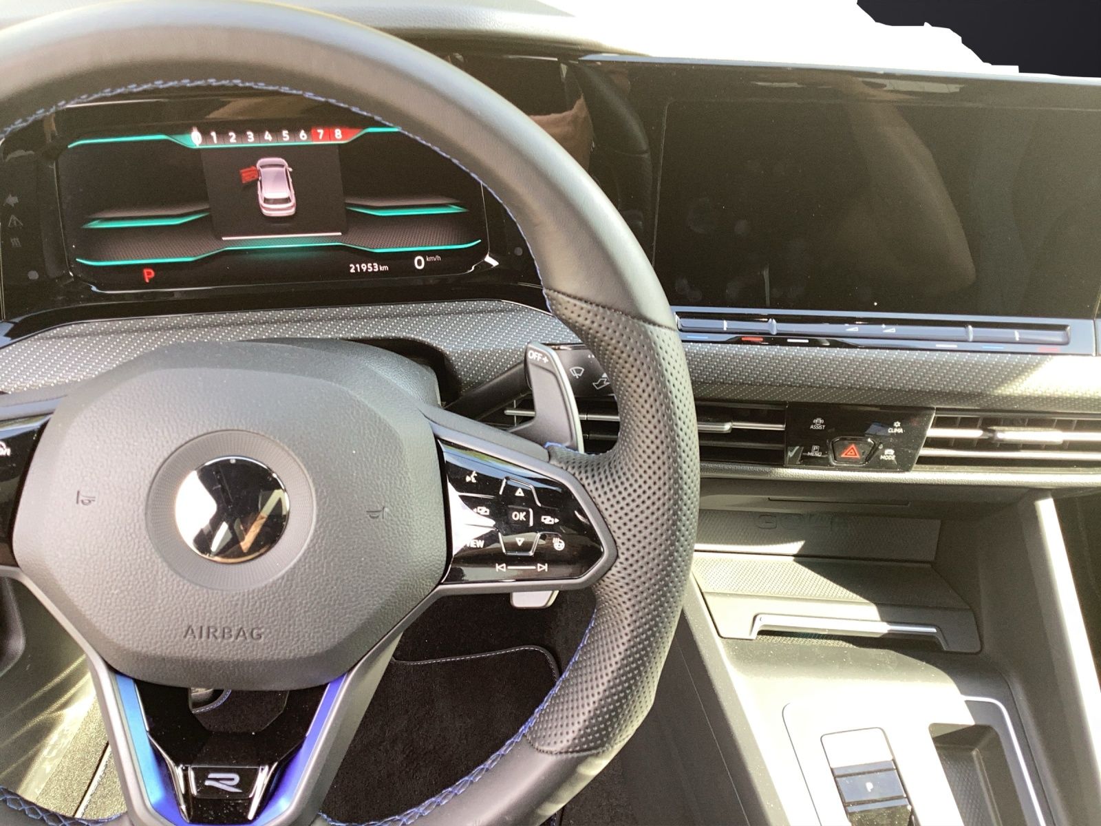 Fahrzeugabbildung Volkswagen Golf VIII R DSG 4M Black-Stye Matrix Akrapovic H
