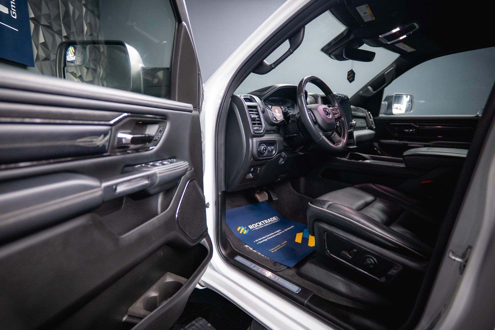 Fahrzeugabbildung Dodge RAM 5.7 V8 HEMI LIMITED Offroad Night-Paket *LED