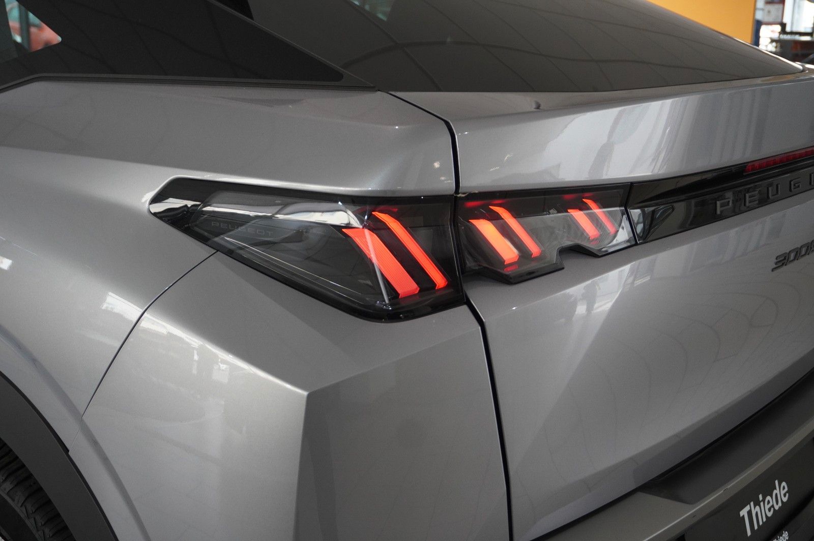 Fahrzeugabbildung Peugeot 3008 Hybrid 145 ALLURE NAVI/LED/360°/SPORT/DAB+