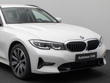 Fahrzeugabbildung BMW 320d xD SportLine HUD DAB 360°Stop&Go Alarm AHK