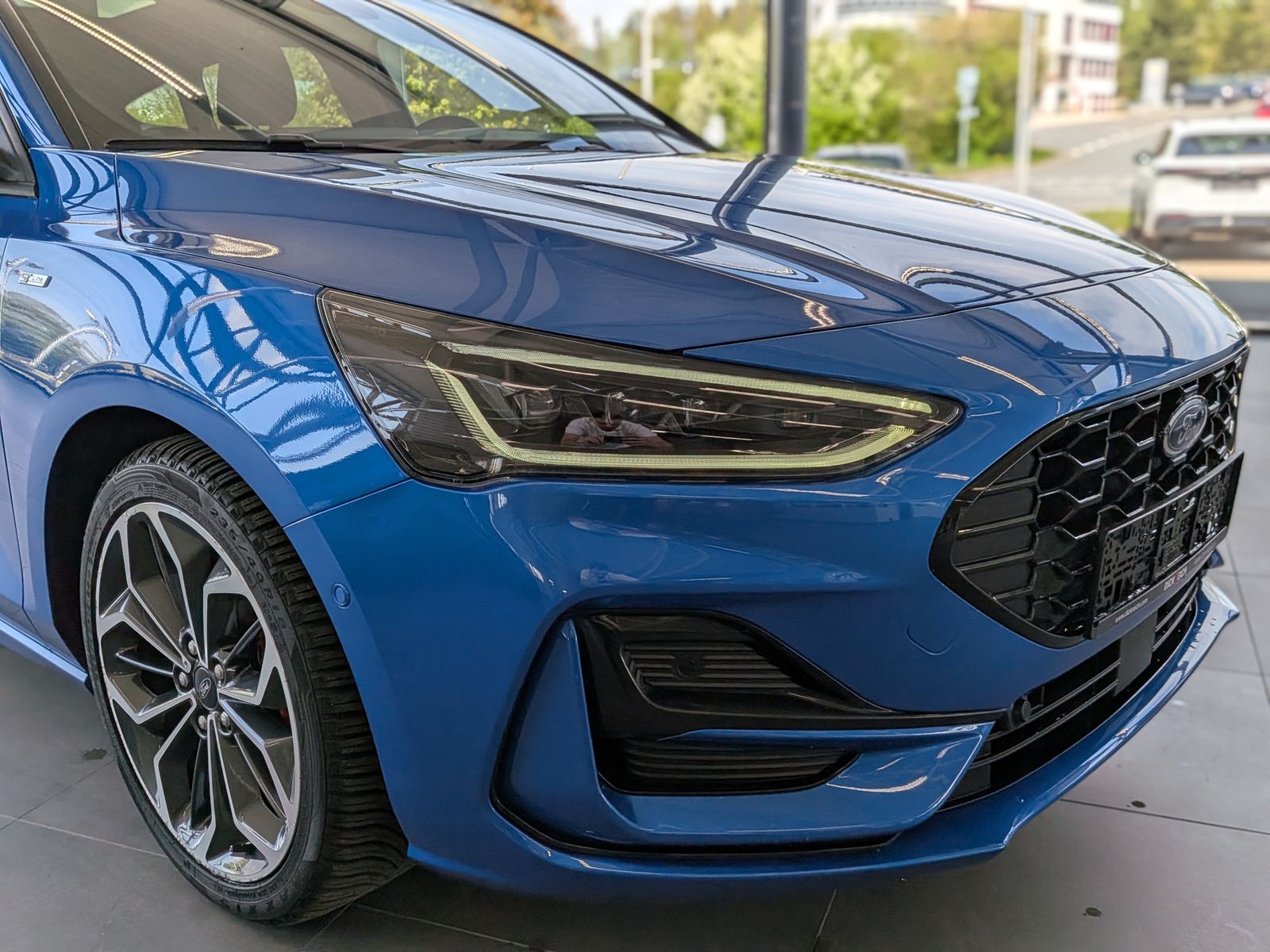 Fahrzeugabbildung Ford Focus ST-Line X Styling Matrix B&amp;O Pano 18"