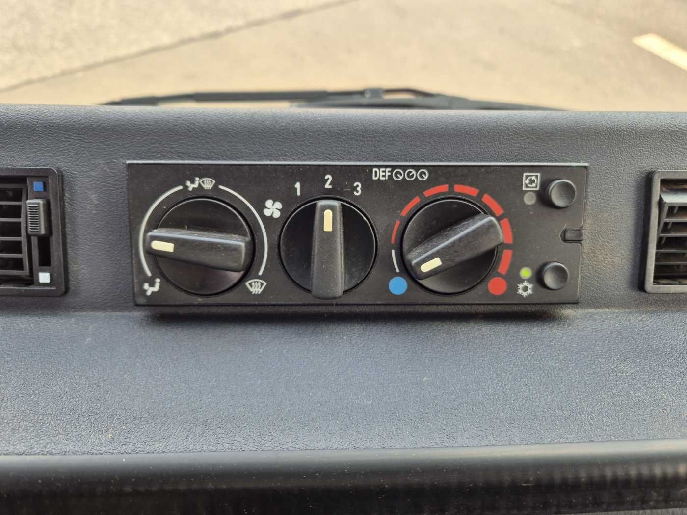 Fahrzeugabbildung Mercedes-Benz Unimog U400 4x4 Vario Pilot Zapfwelle LOF
