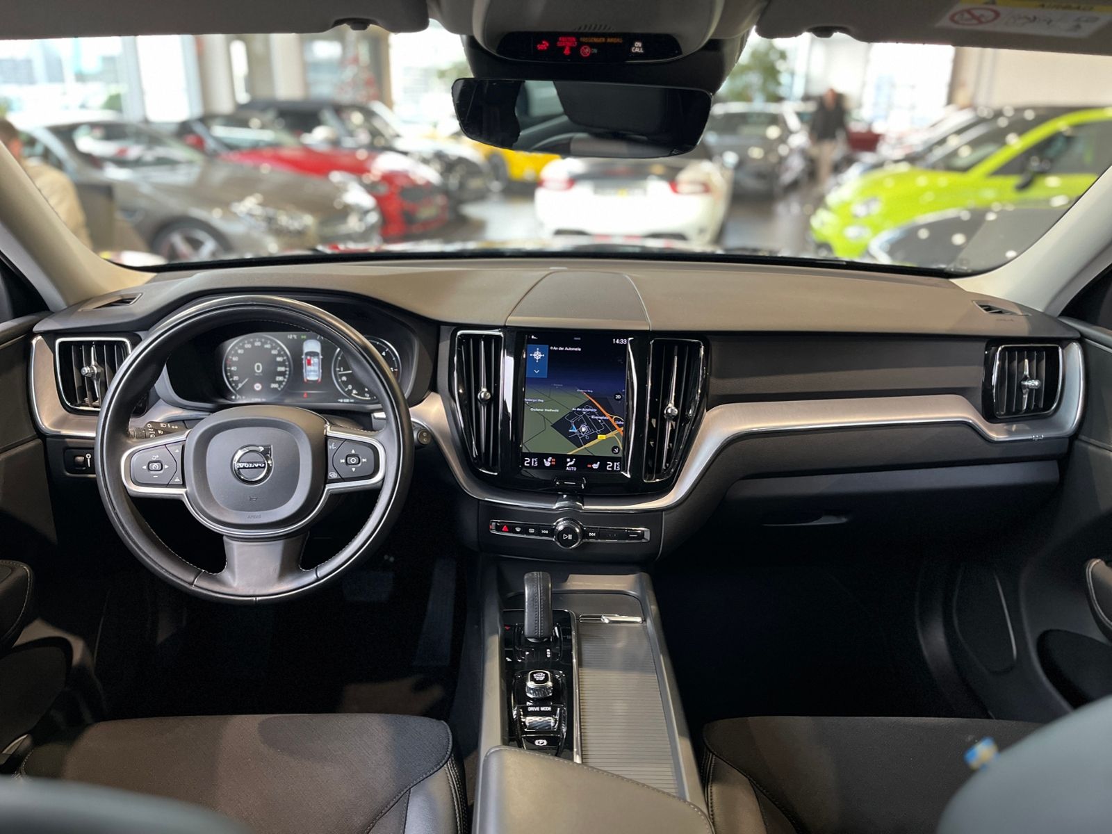 Fahrzeugabbildung Volvo XC60 Momentum Pro 2WD AHK LED NAV RFK 18"
