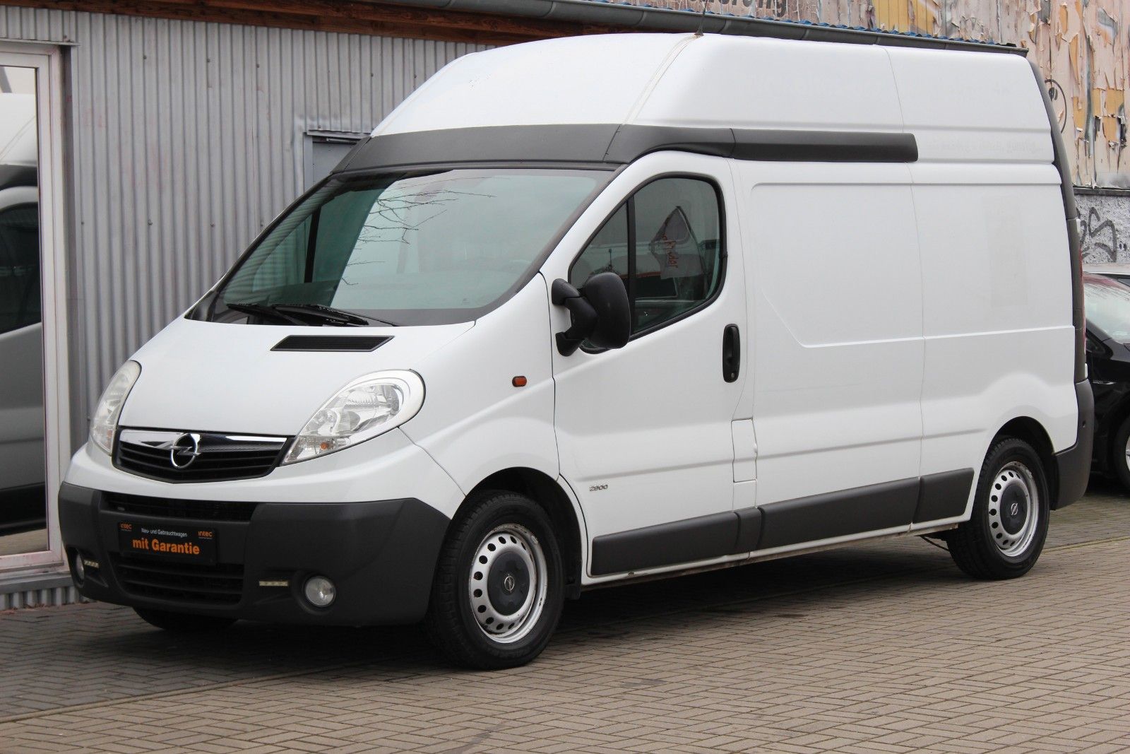 Opel Vivaro - 1