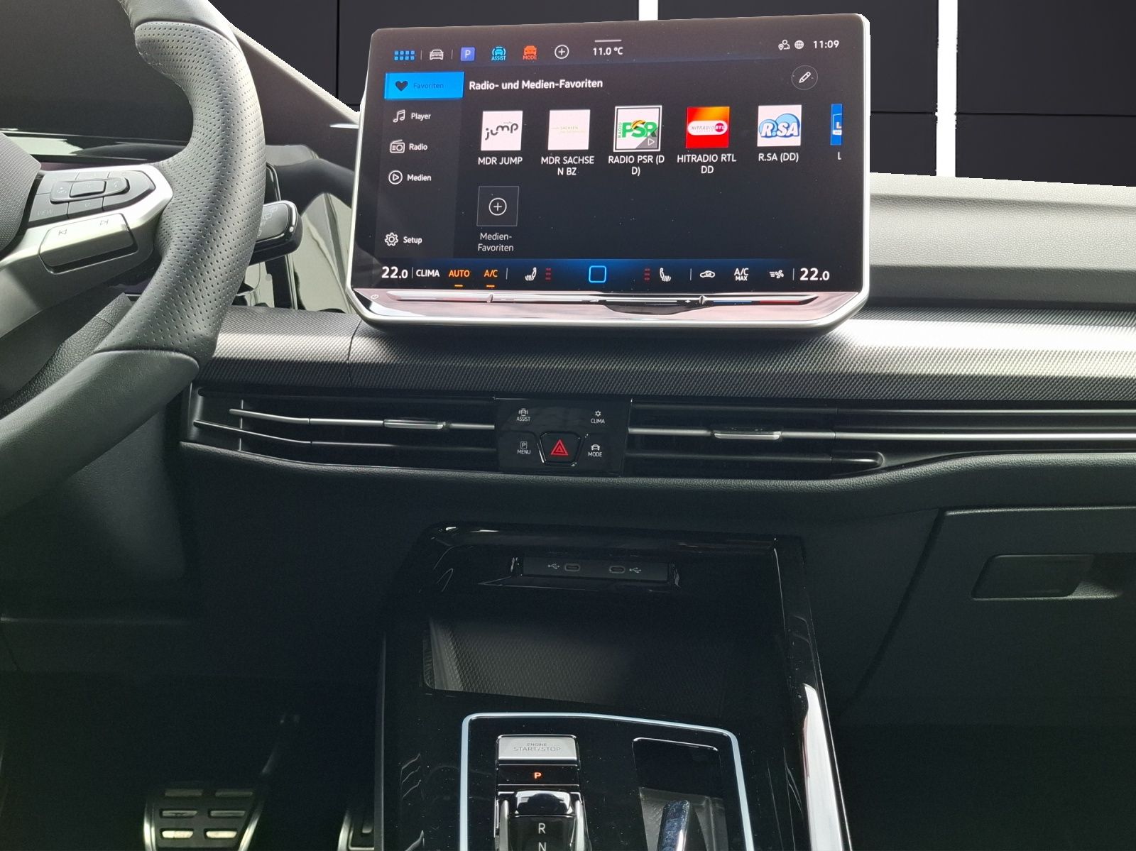 Fahrzeugabbildung Volkswagen Golf VIII Variant TDI R-Line DSG LED Navi AID AC
