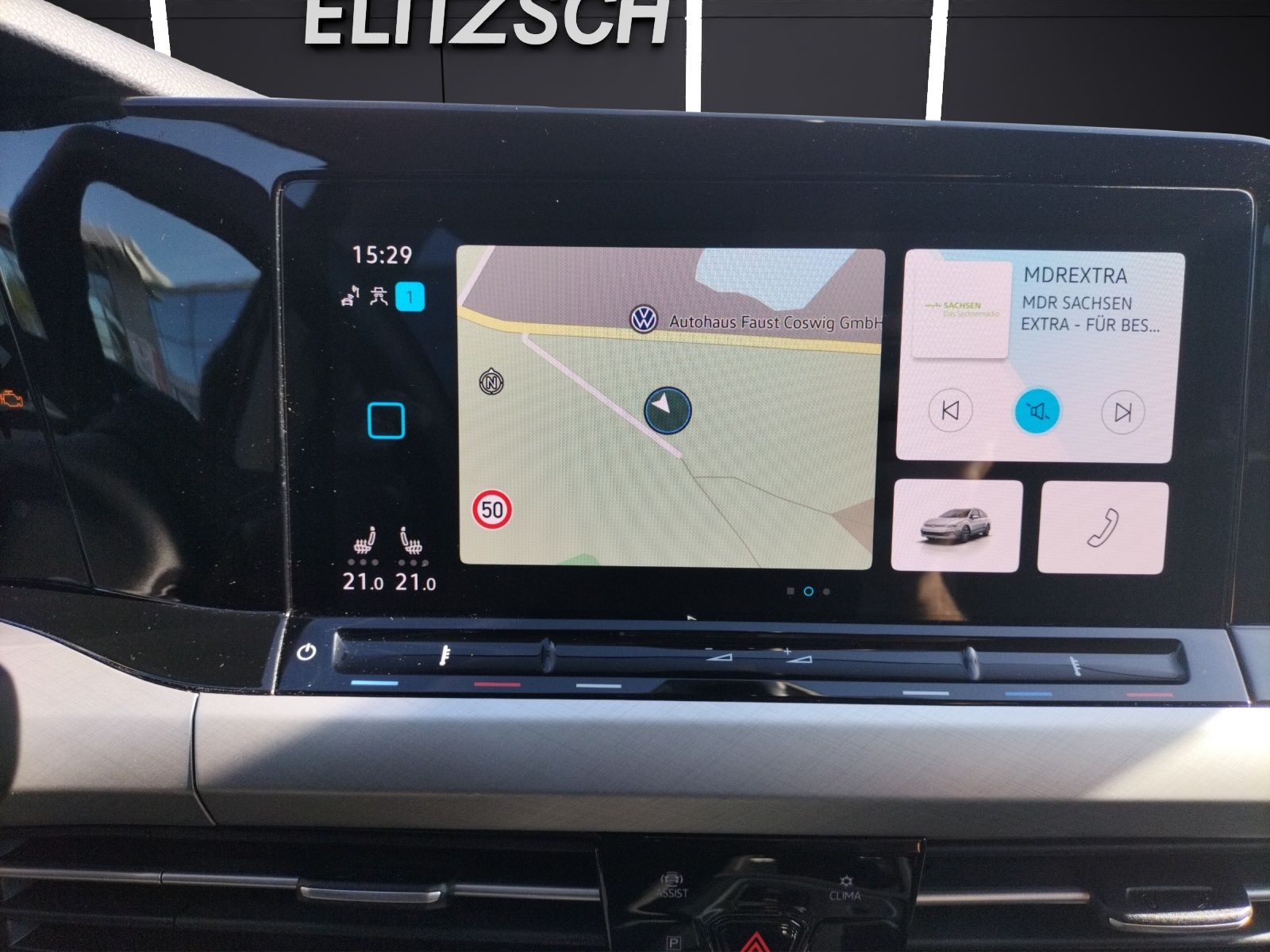 Fahrzeugabbildung Volkswagen Golf VIII Variant Life TDI DSG LED ACC AHK SHZ P