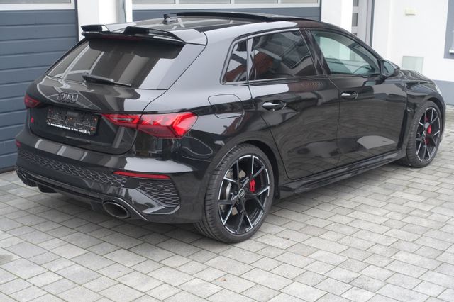 Audi RS3 Sportback Panorama/B&O/Kamera/Carbon Spoiler