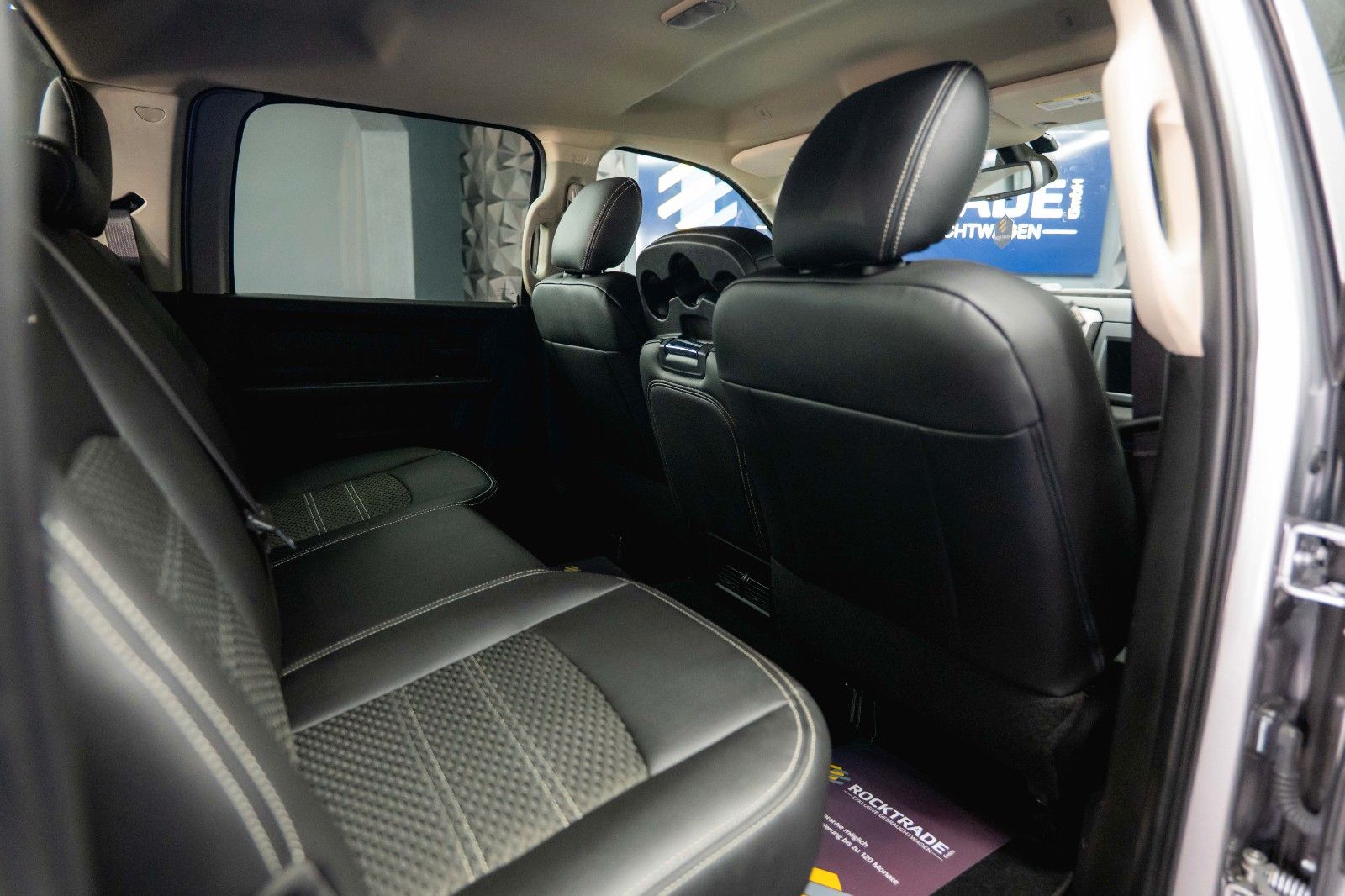 Fahrzeugabbildung Dodge RAM 5.7 V8 HEMI 4x4 OFFROAD Night-Paket *LED*AHK